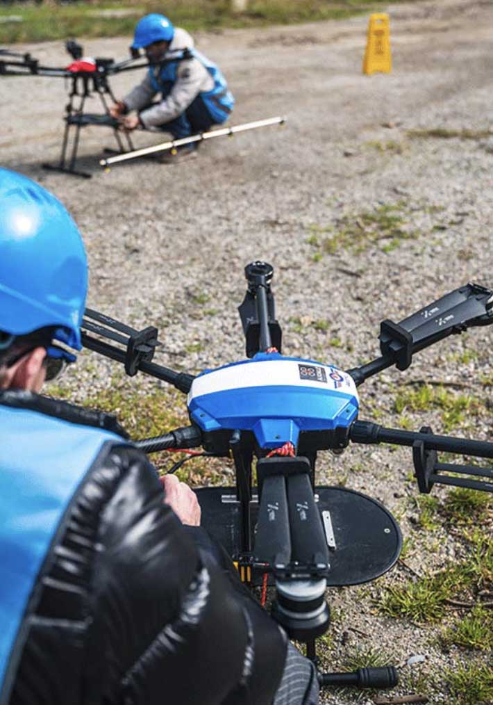 Mise en situation d'un drone de pulvérisation lors d'une session de formation chez Axiale au Soler.